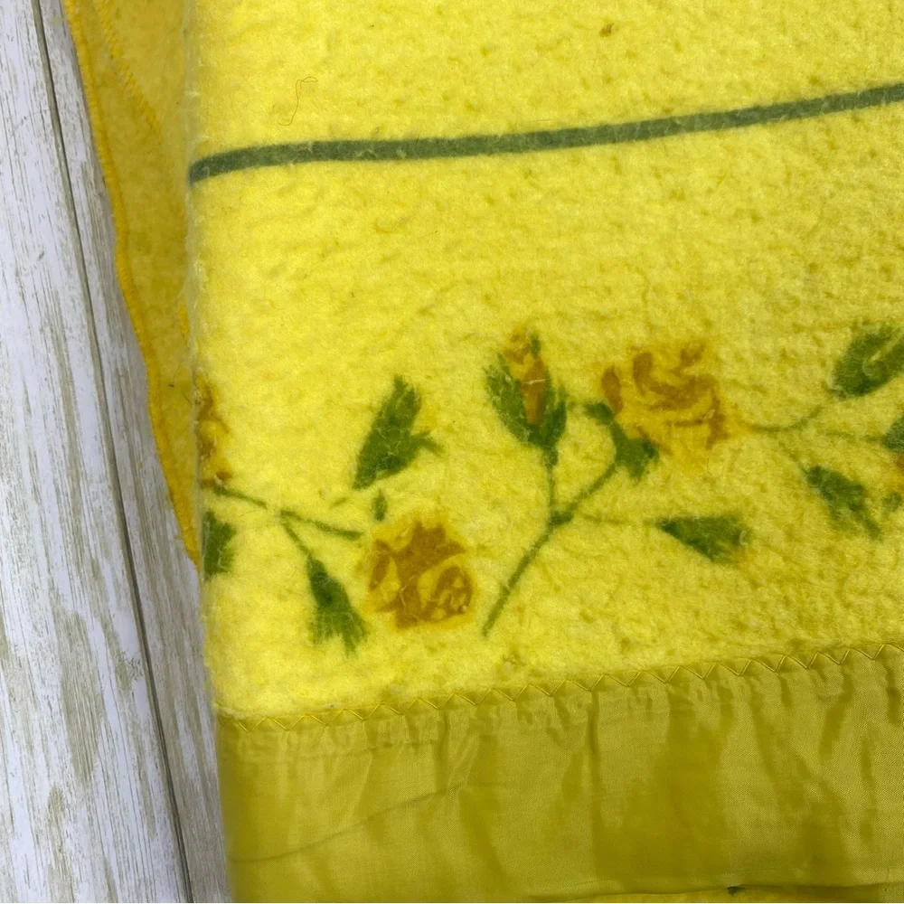 Vintage Chatham Yellow Floral Fiberwoven Blankets